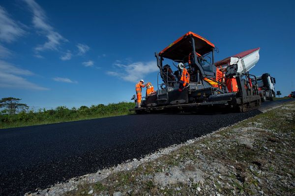 Alimentation du finisseur en enrobé