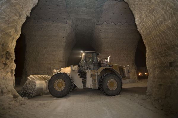 Chargeuse dans une mine