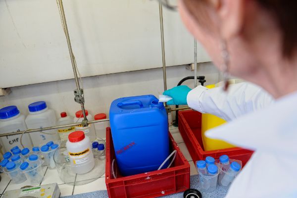 Les déchets de nanomatériaux doivent être traités comme des déchets dangereux.