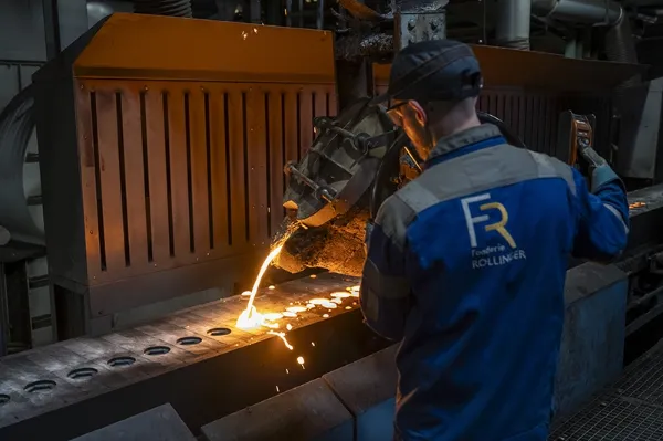 travail dans une aciérie avec exposition à de très fortes chaleurs