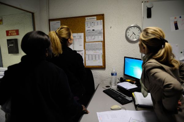 prise de poste d’une équipe de nuit dans une entreprise