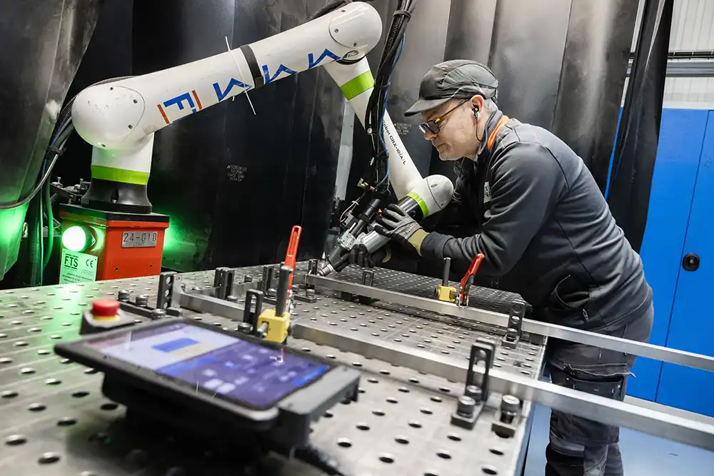 Guidage manuel d’un robot collaboratif permettant de souder