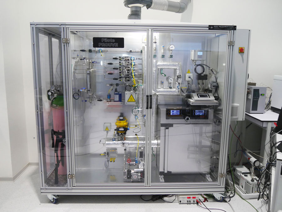 Experimental device for the purification of VOCs by membrane separation and chemical reaction.